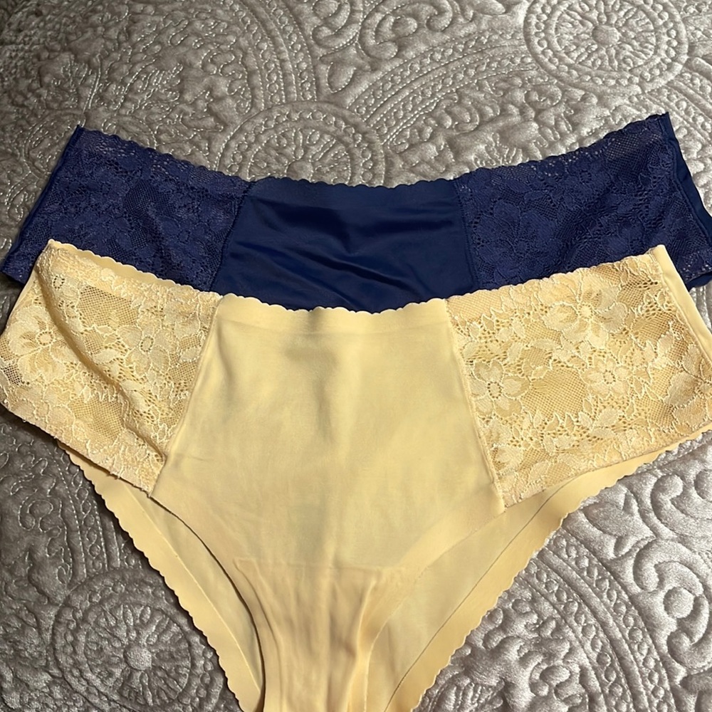 VS Med Low rise Hiphugger/ good condition.